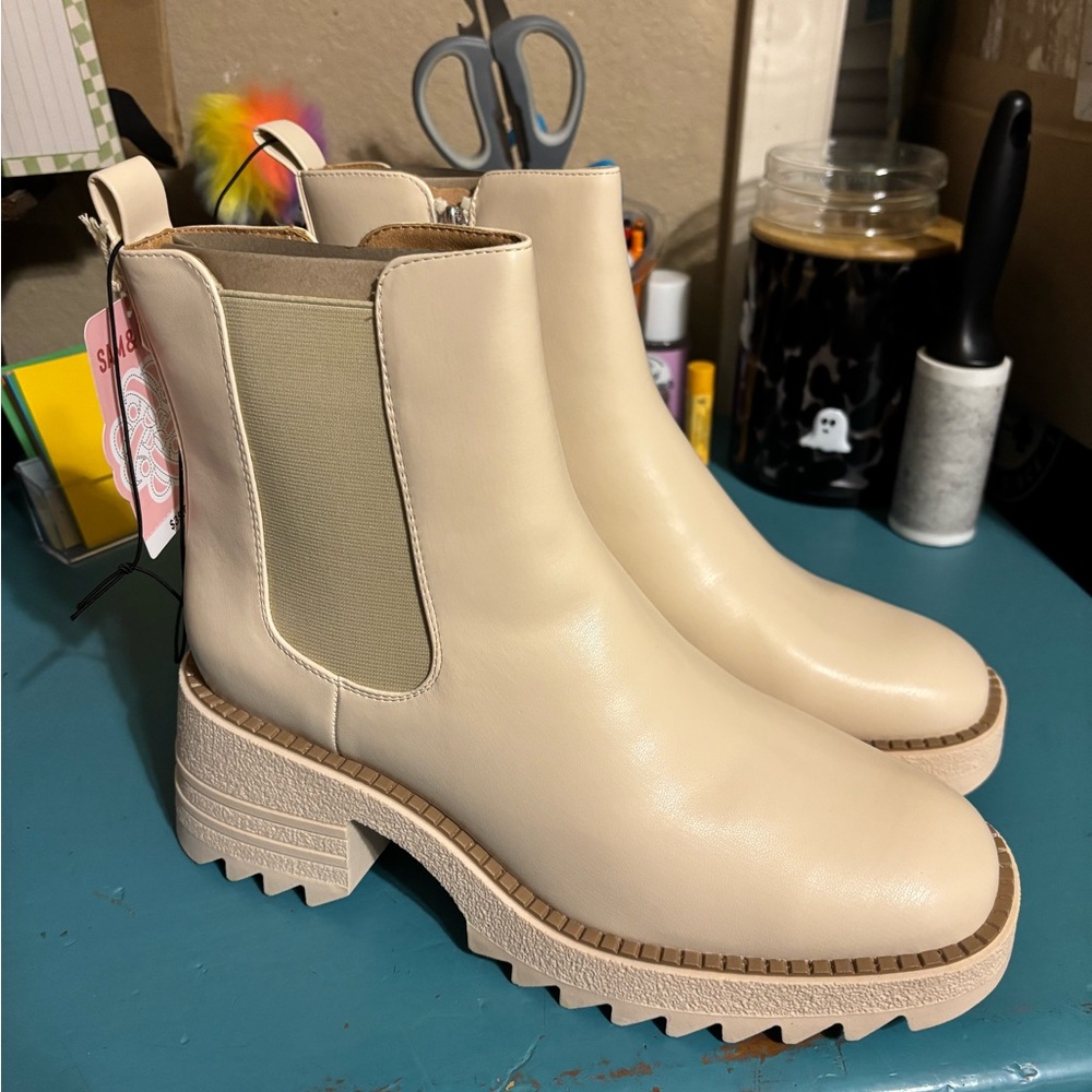 Sam and Libby Lennon Boots